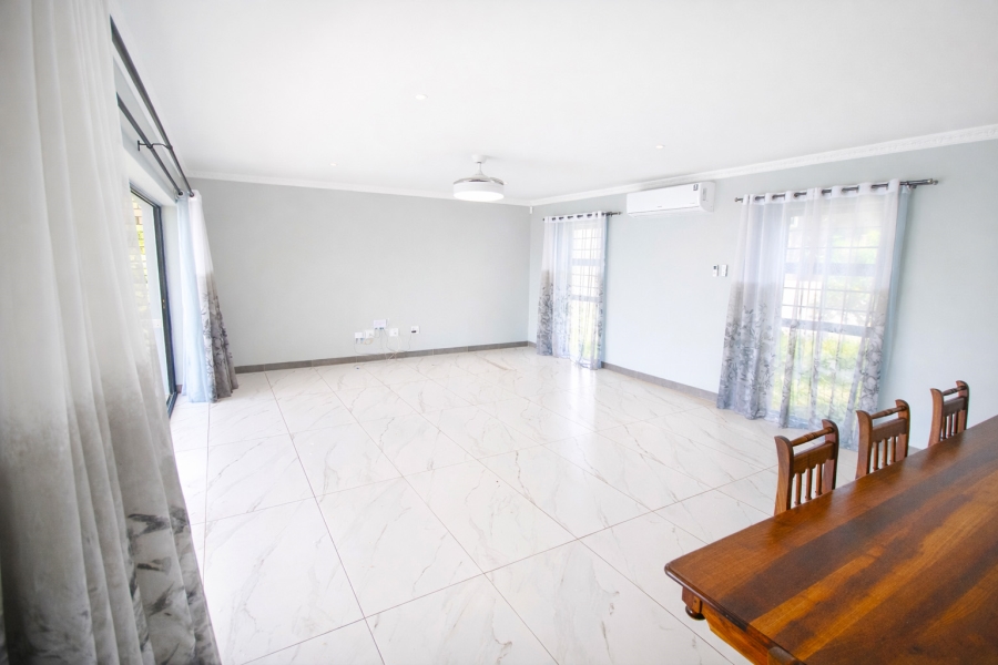 4 Bedroom Property for Sale in Wavecrest Eastern Cape